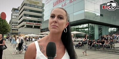 Moderatorin berredet eine Milf zu einem One Night Stand mit einem Fremden