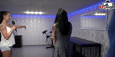 Moderatorin berredet eine Milf zu einem One Night Stand mit einem Fremden