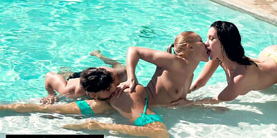 Delicate Cherry and Lola's fingering dirt