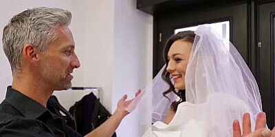 BRIDE4K. Hairdresser seduces sexy bride in the wedding dress for a quick fuck