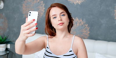 Redheaded bimbo Luna Haze moaning cause of his dong