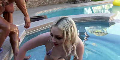 Two bisexual guys double penetrate big tits blonde outdoor