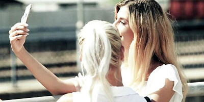 Dainty Kathy Anderson and Shona River's big tits action