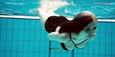 Underwater Show featuring pornstar's underwater teens (18+) movie