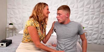 Wife, Divorcee And Grandma Reya Su