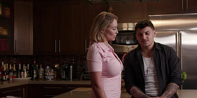 FamilyXXX - Super Hot Big Ass MILF Stepmom Gets the Cock She Needs (Ryan Keely)