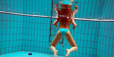 Swimming teen smut with bendy slag from Underwater Show