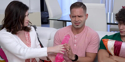 Nicky and Parker seduce their stepsis