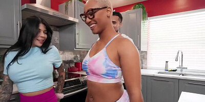 Sadie Pop And Thickassdaphne Hot Lesbian