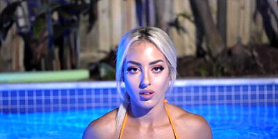 CUM INSIDE ME! Fit Kitty Cremapied By The Pool
