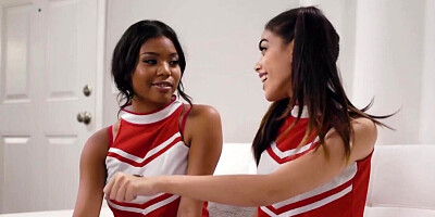 Nia Nacci and Harmony Wonder go wild on each other