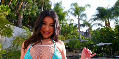 Double penetration scene with a brunette who wants to cum