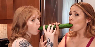 Kira Fox and Aaliyah May fingering and playing together