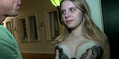 Blondie with a slutty body wants to get filled up