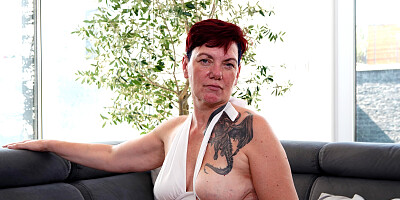 Divorced mature with huge tits plays alone in a dirty pussy game