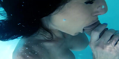Underwater fuck with a big boobs brunette babe