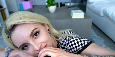 Dorky blondie with a trimmed pussy rides a fat one
