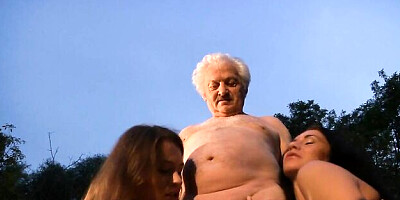 Threesome clip with pin-up Erika Bellucci and Savannah Secret from Oldje