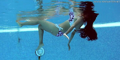 Teenager (18+) sex with pure Andreina Deluxe from Underwater Show