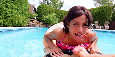 Great pool blowjob and titty fuck leads to a girl getting fucked