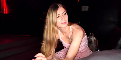 Winter Flynn fingering herself while giving a hanjdob