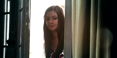 Man forgets about work seeing such a mesmerizing brunette