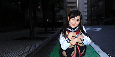 Slutty schoolgirl Shizuku Hatano prepping to tease