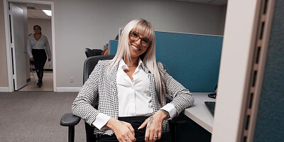 Thick secretary is in the office and she seduces a man