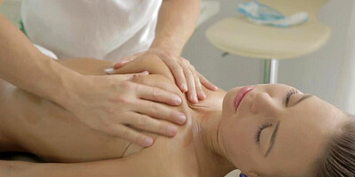 Skinny teen ends up trying cock with passion during erotic massage
