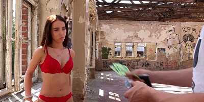 Pick-up casting turned to outdoor fuck for German teeny