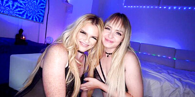 Rocking Lilly and Nikki's blonde trailer