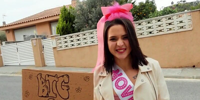 Slutty brunette copulates with stranger in the fresh air