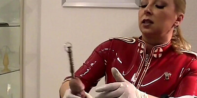 Kinku mistress Contessa Cara is punishing submissive gimp