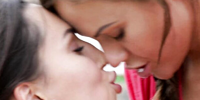 Sneaky Tina Kay and Lilu Moon's russian xxx