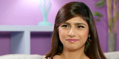 The shaved pussy of Mia Khalifa is getting shown in a solo vid