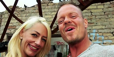 MILF comes to ruin to do outdoor porn with the professional