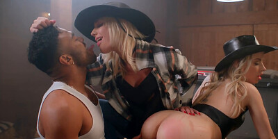 Ravishing hot sluts cunt pounded by cowboy long dick