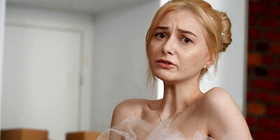 Horny Blonde Ballerina Jerks Her Pussy While Exercising