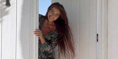 Alissa Foxy is going to pleasure her pussy while outside