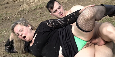Monique gets her pussy fucked on all fours, outdoors