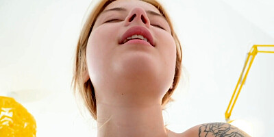 Bianca Bell and Cizly: facesitting makes lez porn hot