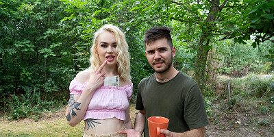 Starting the day by going to the park and having sex