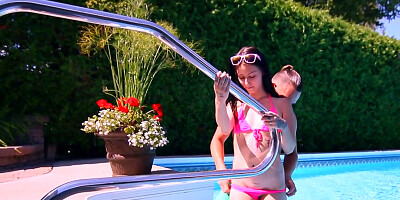 Bikini stepsister Krystal S looks way too hot not fuck her
