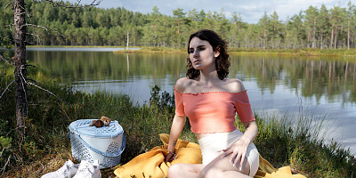 Masturbating at a solo picnic, because why the heck not?