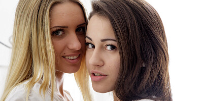 Girls with great nude bodies taking turns with his peen