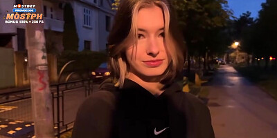 18 Girl Let a Rich Guy Fuck Her on a First Date.