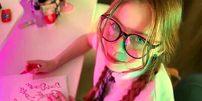 Schoolgirl with Glasses Drew Penises instead of Homework and was Fucked on th...