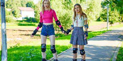 Sport babes Elloise Arti and Nika Murr take a break for oral sex