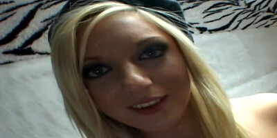 Nymphomaniac with amazng curves takes a girthy dick