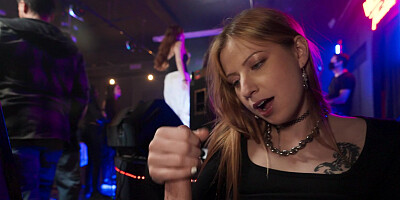 Shameless babe gives a BJ and fucks in the night club